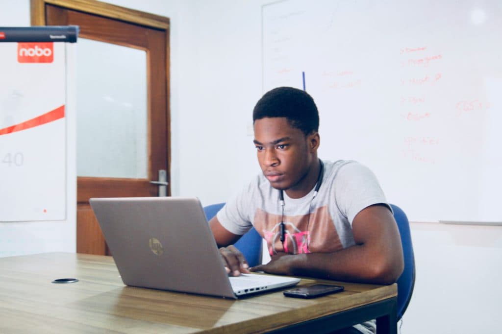 Revolutionizing Everyday Data Analysis with Embedded AI Analytics Assistants